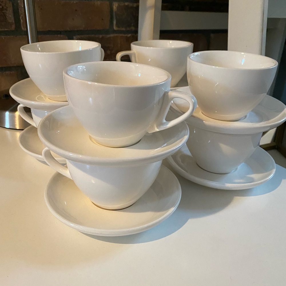 Sweese Set of 8 Teacups and Saucers